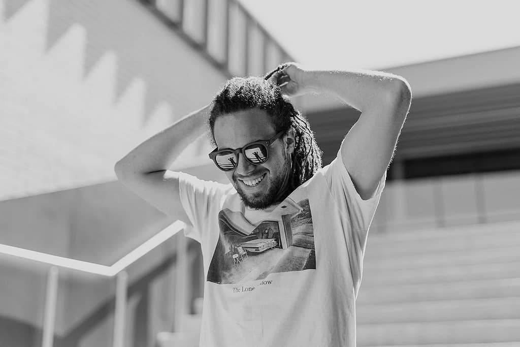 shades 02 bw